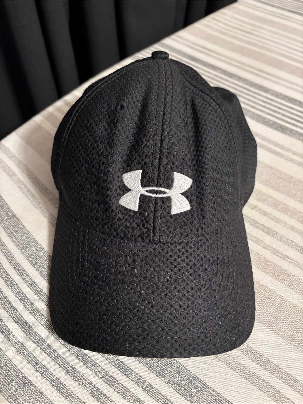 Under Armour Black Mesh Logo Baseball Cap